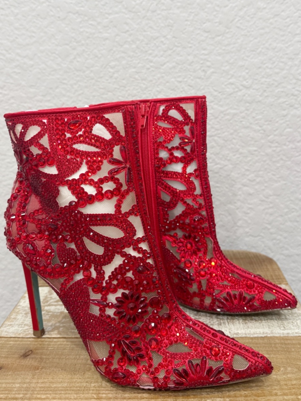 Betsey Johnson Bolt Red Rhinestone Ankle Booties Size 6.5 NEW - Picture 2 of 8
